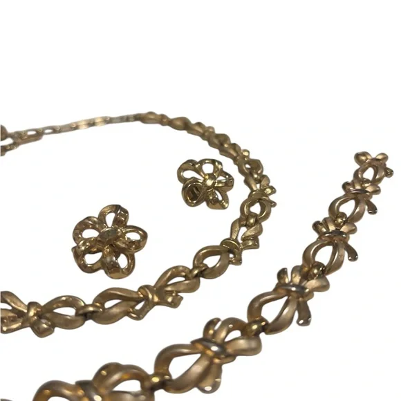 VINTAGE CROWN TRIFARI GOLDA BOW BRACELET NECKLACE EARRINGS SET DESIGNER SIGNED - Picture 3 of 9
